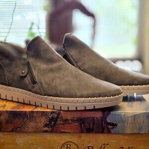 Bella Vita - Camberly Bootie 10WW (fits narrow) NIB